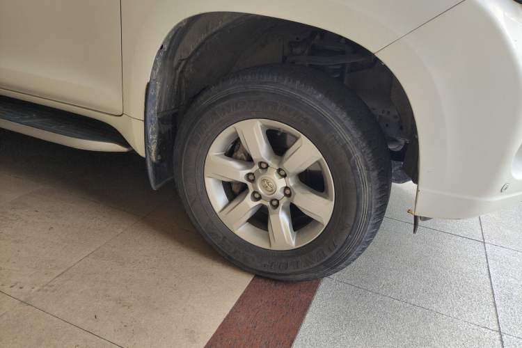 Used Toyota Prado 2014 4.0L Automatic TX-L NAVI Right Front Wheel Hub