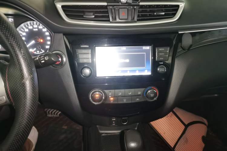 Used Nissan Qashqai 2017 2.0L CVT Luxury Edition China V Standard Audio And AC Panel