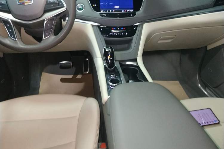 Used Cadillac XT5 2022 2.0T Four-Wheel Drive Luxury Version (Hummingbird Edition) Gear Lever
