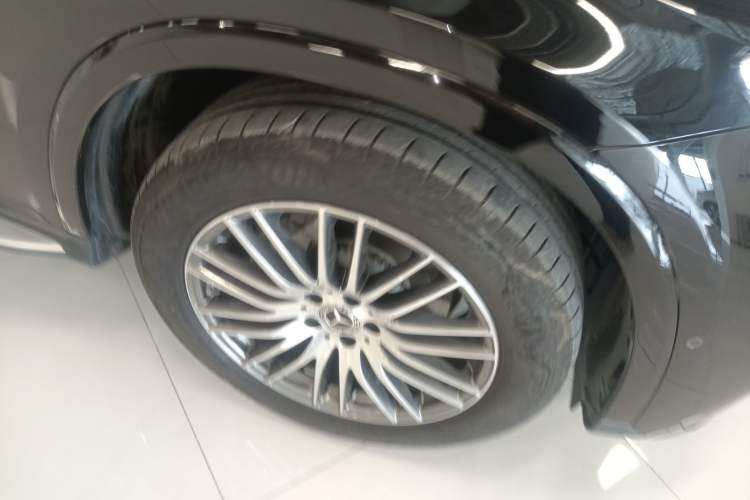 Used Mercedes-Benz GLC 2023 GLC 300 L 4MATIC Dynamic 7-Seater Right Front Wheel Hub