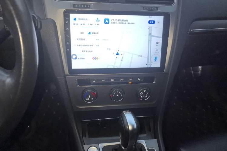 Used Volkswagen Golf 2016 230TSI Automatic Luxury Version Audio And AC Panel