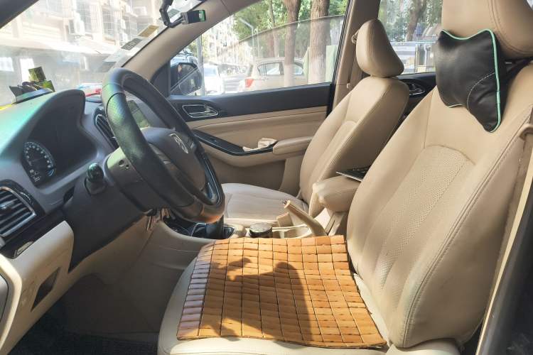 Used Baojun 730 2014 1.5L manual Comfort version 7 seats