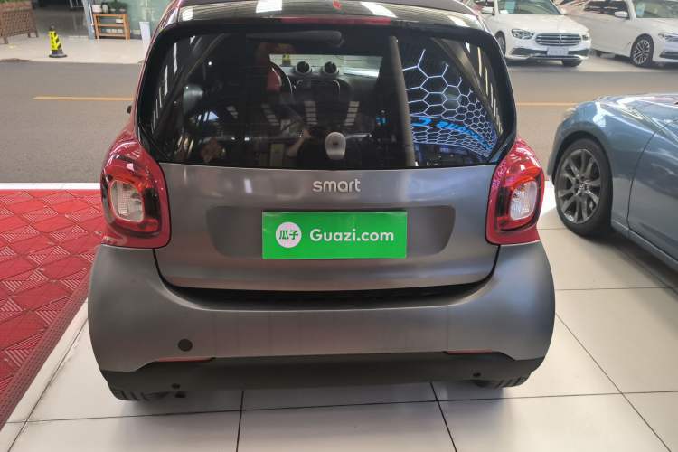 Used smart fortwo 2015 1.0L 52 kW hardtop Dynamic version
