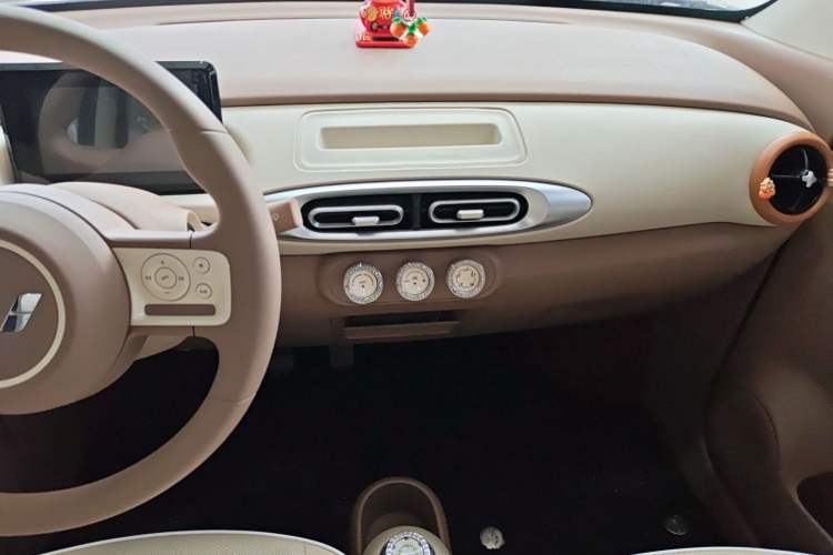 Used Wuling Hongguang MINIEV 2025 Four-Door Version Advanced Edition Audio And AC Panel