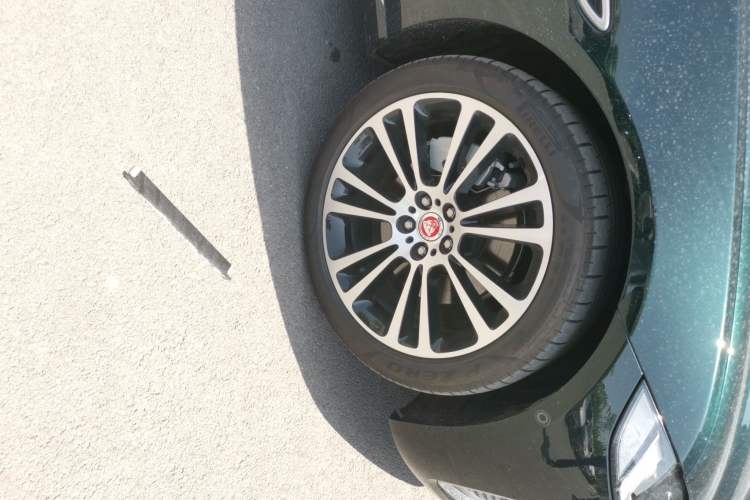 Used Jaguar XFL 2025 Model—2.0T P250, Two-Wheel Drive, Premium Luxury Edition
