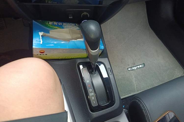 Used Honda Civic 2013 10th Anniversary 1.8L Automatic Luxury Edition Gear Lever