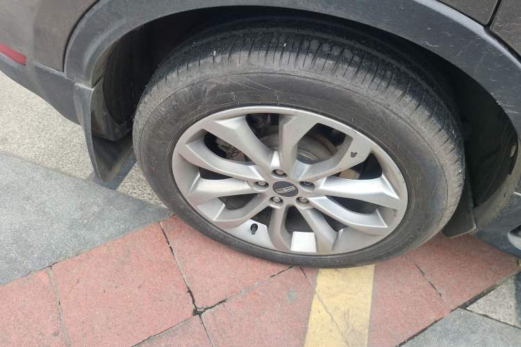 Used Lincoln MKC 2017 2.0T Two-Wheel-Drive Luxury Edition Right Rear Wheel Hub