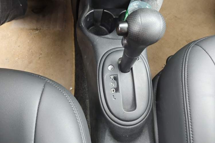 Used Nissan Sunny 2011 1.5XE CVT Comfort Edition Gear Lever