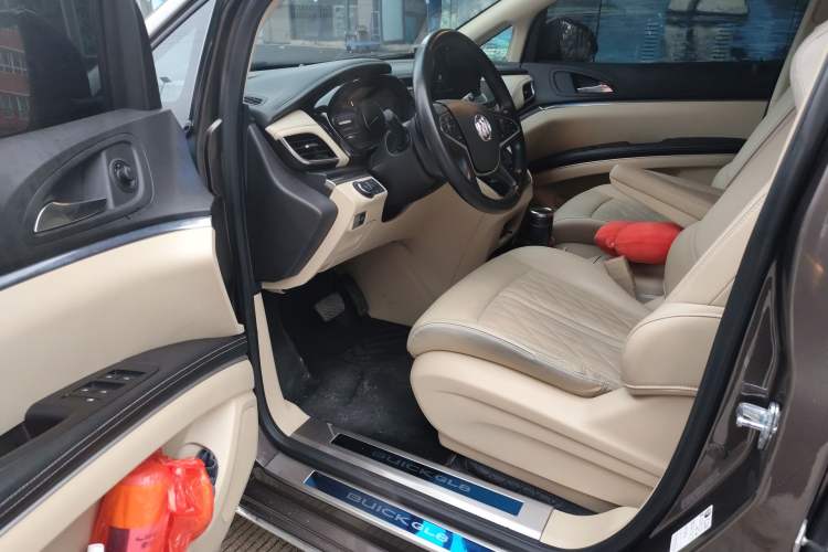 Used Buick GL8 2023 Facelifted Land Cruiser Executive Luxury Version
