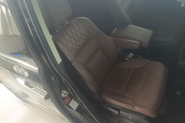 Used Honda Elysion 2019 2.0L Hybrid Supreme Edition Right Front Seat