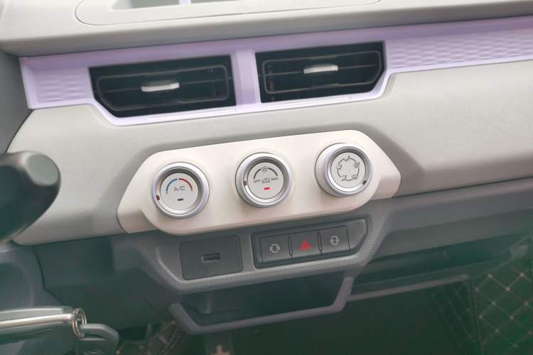 Used Chery New Energy QQ Ice Cream 2022 170km Sundae Phosphate Lithium-Ion
