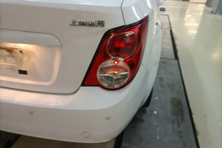 Used Chevrolet Aveo Sonic 2011 Sedan 1.4L Manual Transmission SE
