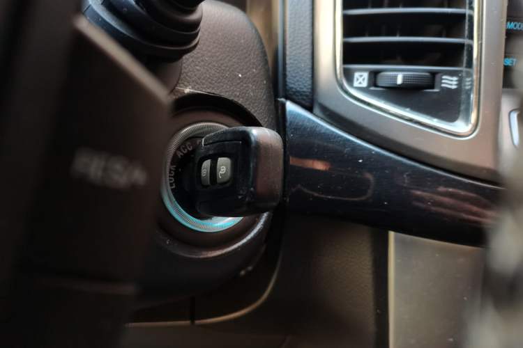 Used Chevrolet Captiva 2012 2.4L 4x4 Flagship Edition 7 Seats