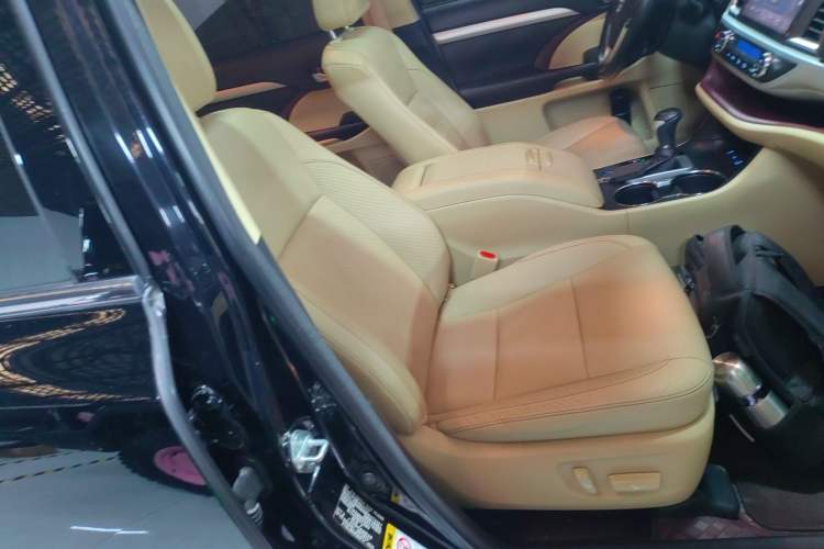 Used Toyota Highlander 2017 2.0T Four-Wheel Drive Luxury Edition 7 Seats