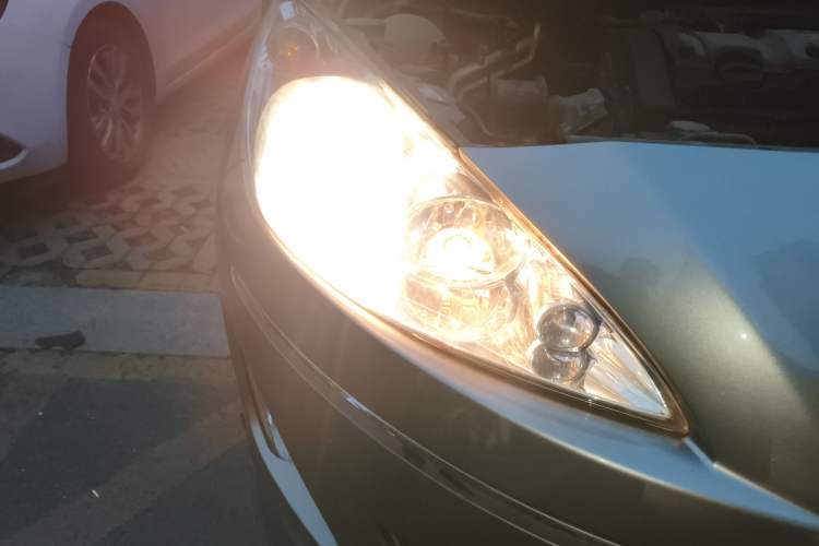 Used Peugeot 408 2011 1.6L Manual Luxury Edition Right Front Headlight