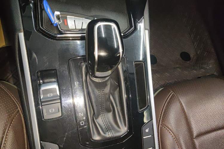 Used Wey VV7 2017 2.0T Ultra-Luxury Version
