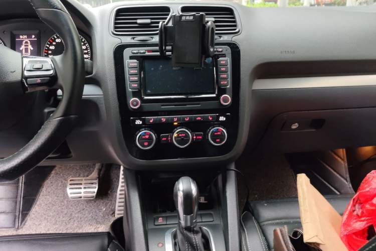 Used Volkswagen Scirocco 2011 R 2.0TSI Audio And AC Panel