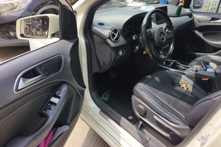Used Mercedes-Benz B-Class 2015 B 200 Sport Edition Driver Seat