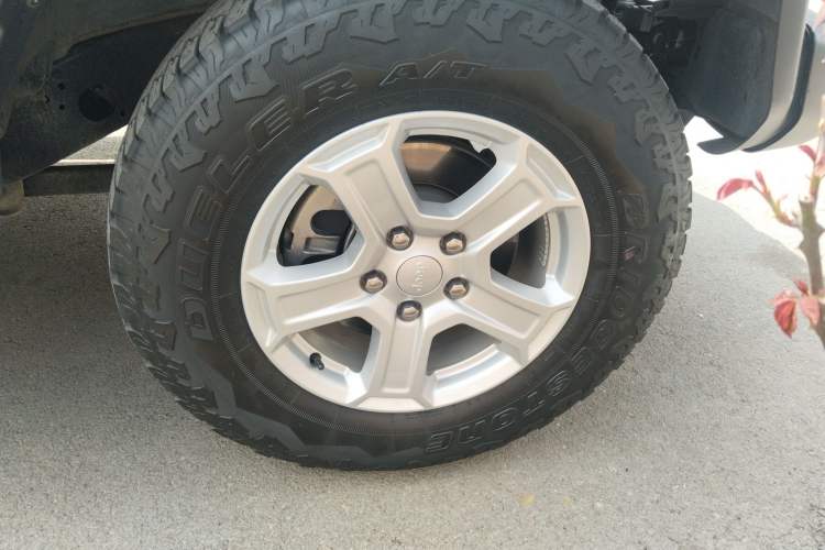 Used Jeep Wrangler 2019 2.0T Sahara Four-Door Version China VI Emission Standard
