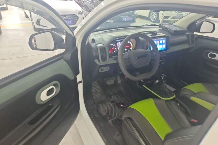 Used Roewe Clever 2021 302 km New Four-Seater Super-Efficient Version