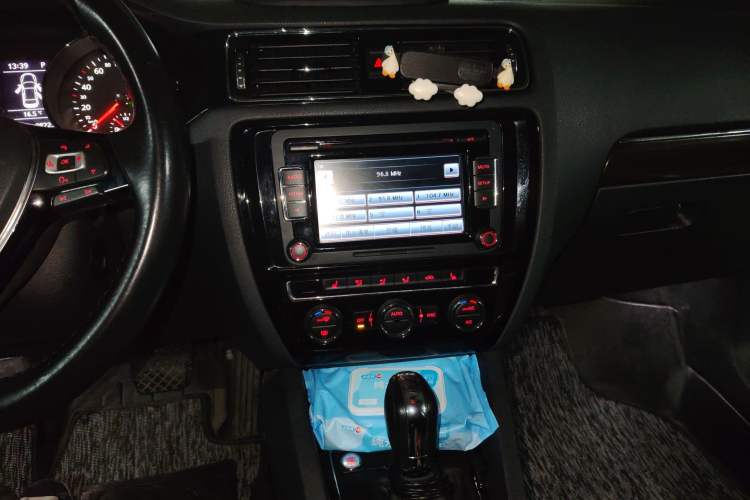 Used Volkswagen Sagitar 2015 230TSI Automatic Luxury Model
