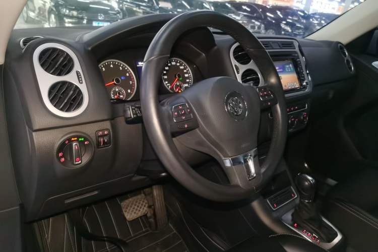 Used Volkswagen Tiguan L 2017 300TSI Automatic Two-Wheel Drive Silk Road Comfort Edition