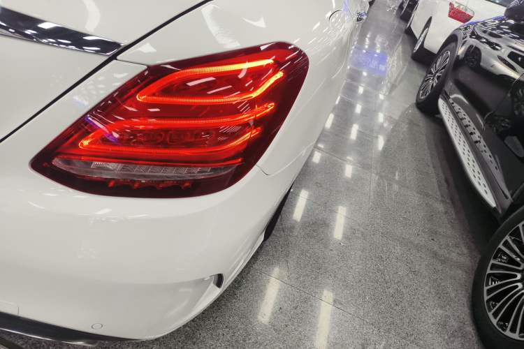 Used Mercedes-Benz C-Class 2018 C 180 L Fashion Edition Sport Version Right Rear Taillight