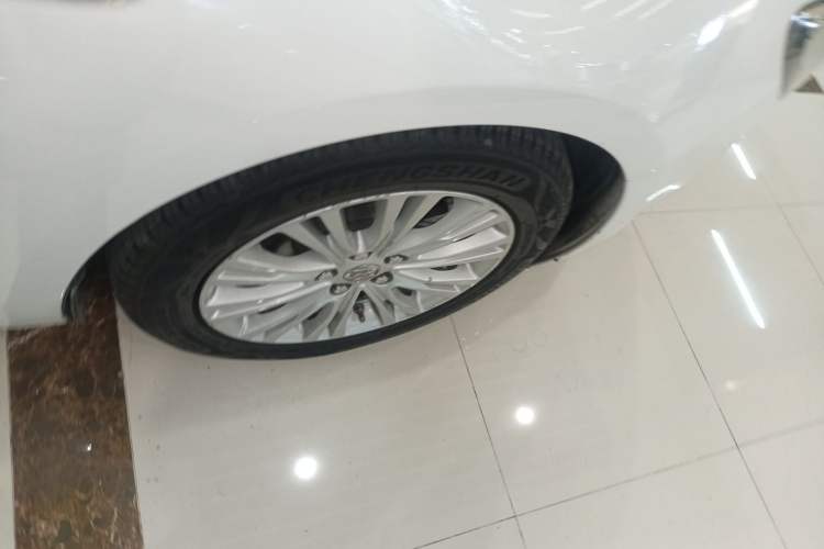 Used Buick GT 2016 15N Automatic Elite Edition Right Front Wheel Hub