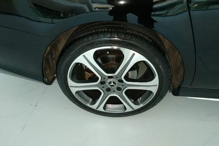 Used Mercedes-Benz E-Class 2017 E 300 L Sporty and Stylish Model Right Rear Wheel Hub