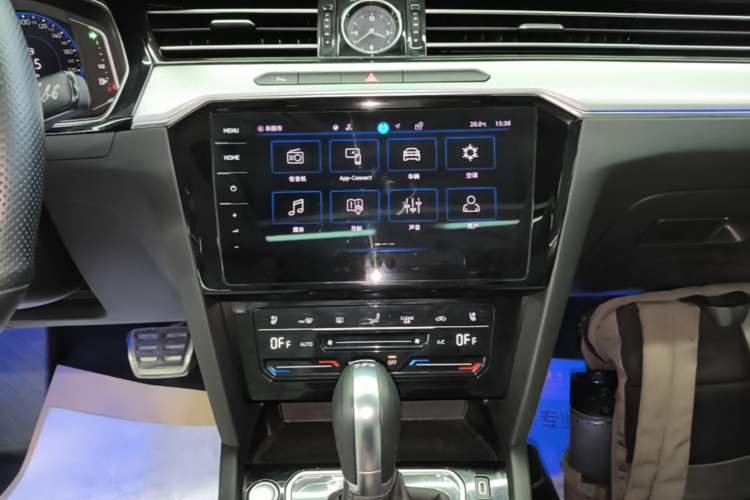 Used Volkswagen Magotan 2023 2 Million Units Commemorative Edition 330TSI DSG Luxury Version Audio And AC Panel