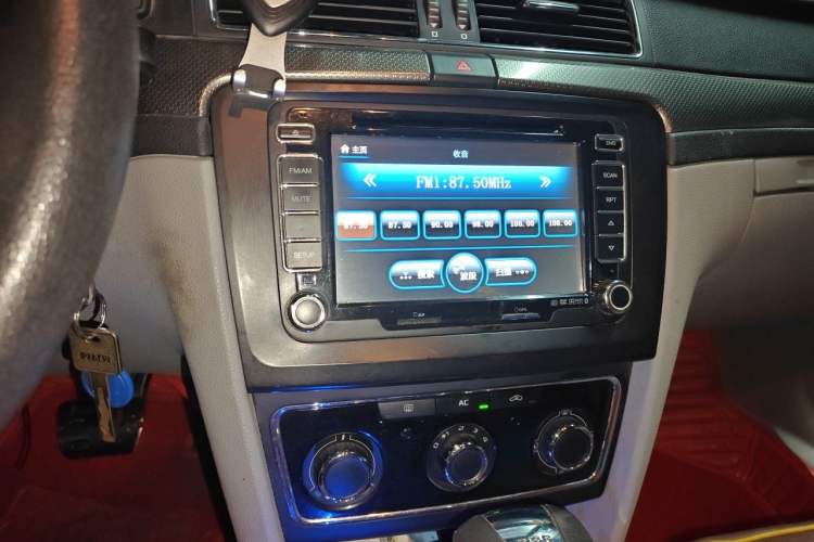 Ojetý Skoda Superb 2012 1.4TSI DSG Zhiya Edition