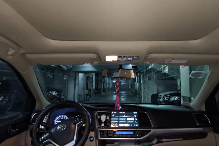 Used Toyota Highlander 2015 2.0T Four-Wheel Drive Luxury Navigation Version with 7 Seats Headliner