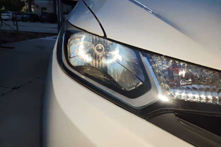 Used Honda Fit 2014 1.5L LX CVT Comfort Model Right Front Headlight