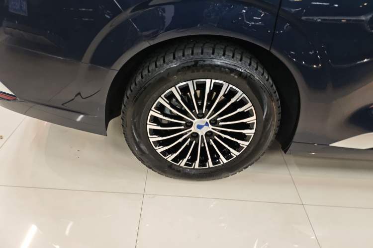 Used Denza D9 2022 DM-i 1040 Prestige Model