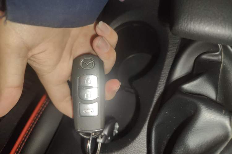 Used Mazda Mazda 3 Axela 2016 Sedan 1.5L Manual Luxury Model
