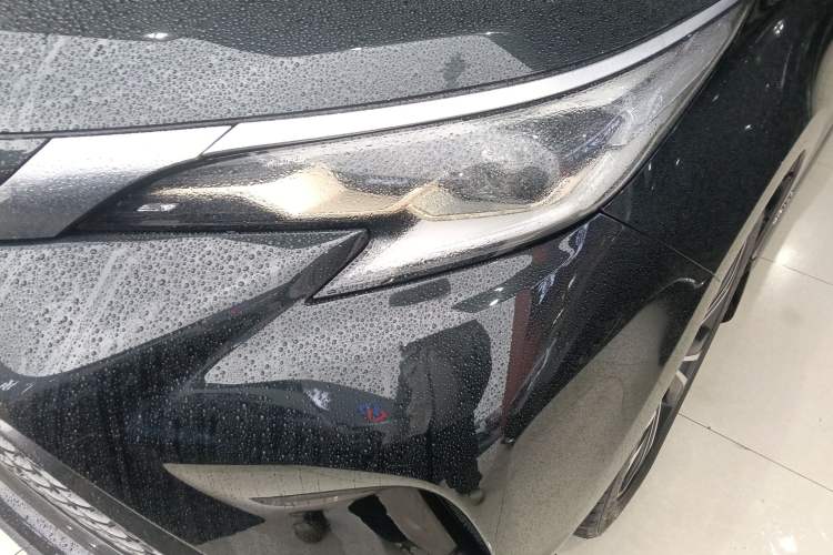 Used Toyota Granvia 2023 2.5L Hybrid Prestige PLUS Edition
