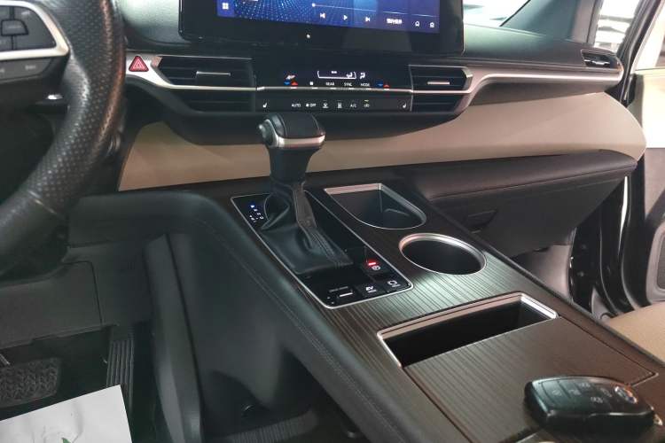 Used Toyota Granvia 2023 2.5L Hybrid Prestige PLUS Edition
