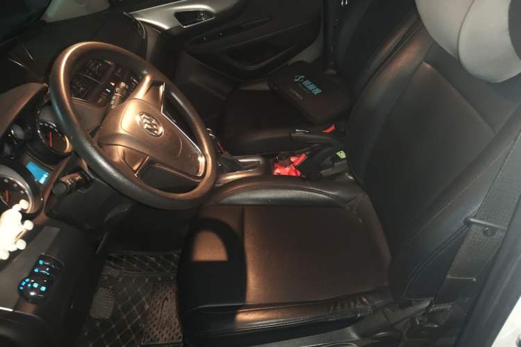 Used Buick Encore 2015 1.4T Automatic Two-Wheel Drive Urban Elite Version
