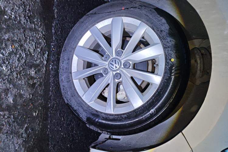 Used Volkswagen Bora 2020 1.5L Automatic Comfort Model Right Front Wheel Hub