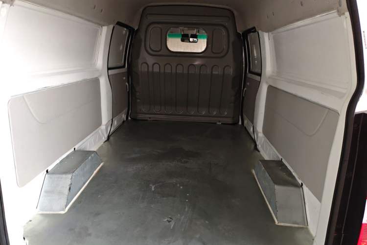 Used Jinbei New Hiace S 2023 1.5L Wealth Edition Van 2/5-Seater Air-Conditioned Model SWC15M