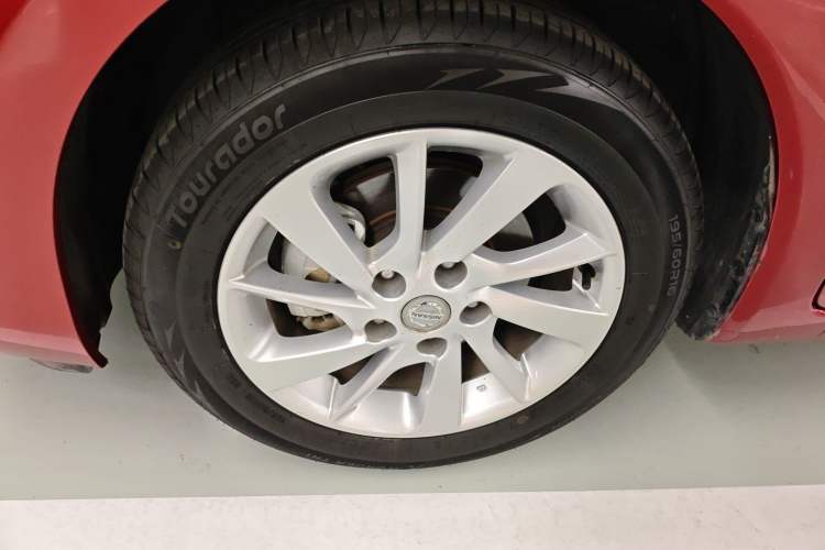 Used Nissan Tiida 2016 1.6L CVT Cool Dynamic Edition Left Front Wheel Hub