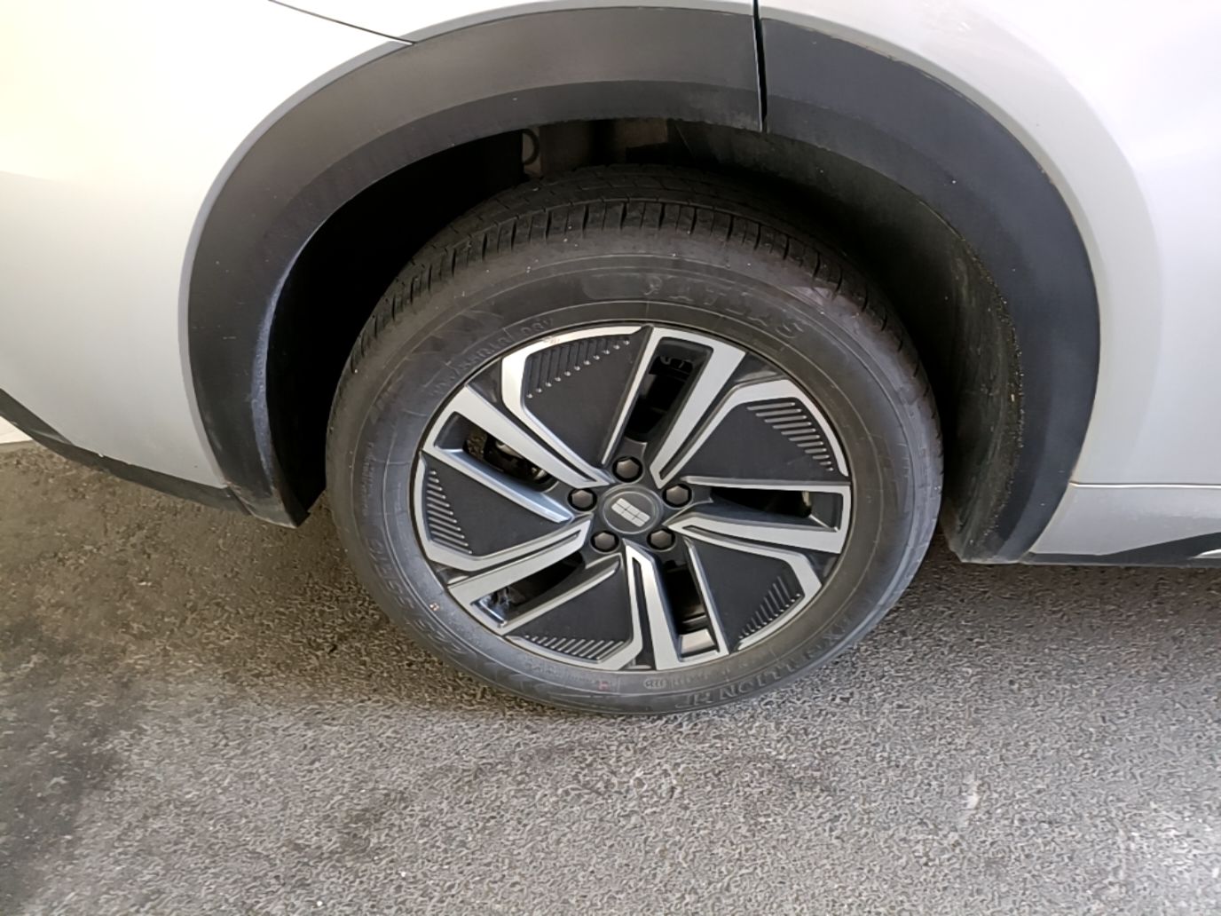 Geely Galaxy Xingjian 7 EM-i 2025 120km Exploration+ Version — снимка 11