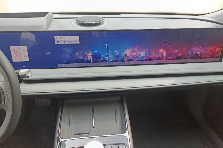 Used Geely Galaxy E8 2025 700 km Long-Range Intelligent Driving Version Audio And AC Panel