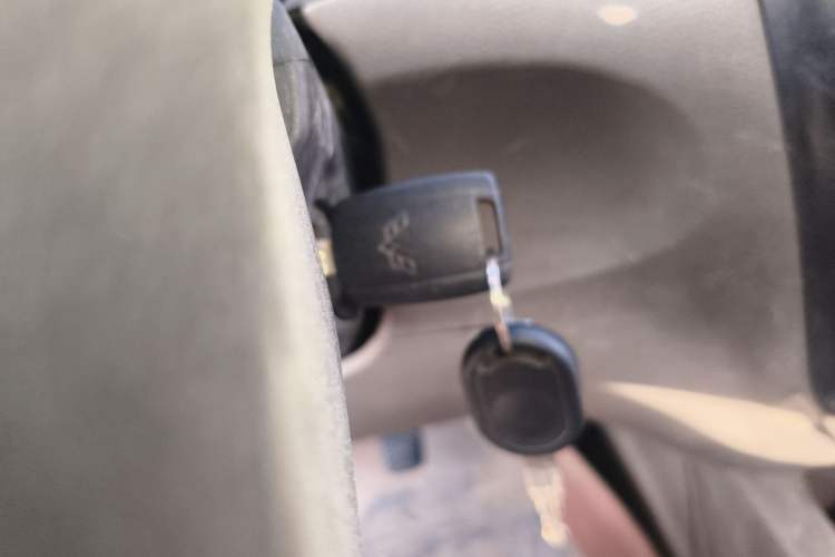 Used Wuling Rongguang V 2015 1.5L Base Version
