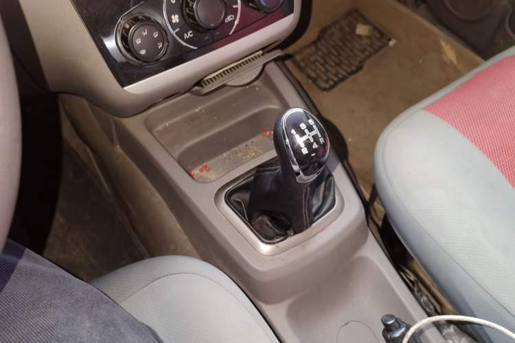 Used BAIC Weiwang M20 2014 1.5L Comfort Version BJ415B Gear Lever
