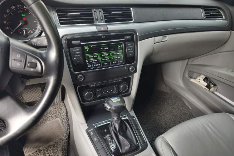 Used Skoda Superb 2009 1.8TSI Automatic Prestige Edition Audio And AC Panel