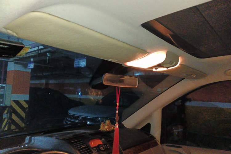 Used Mercedes-Benz Viano 2010 2.5L Luxury Edition