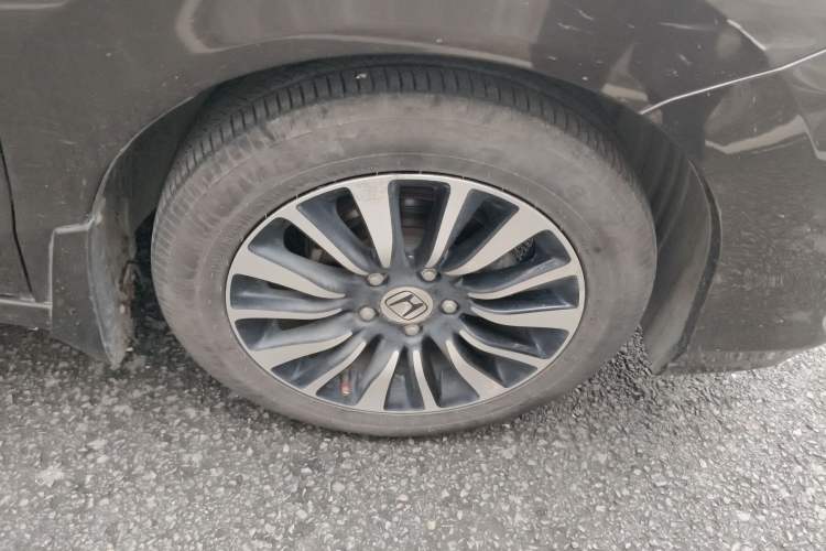 Used Honda Crider 2013 1.8L automatic luxury edition Right Front Wheel Hub