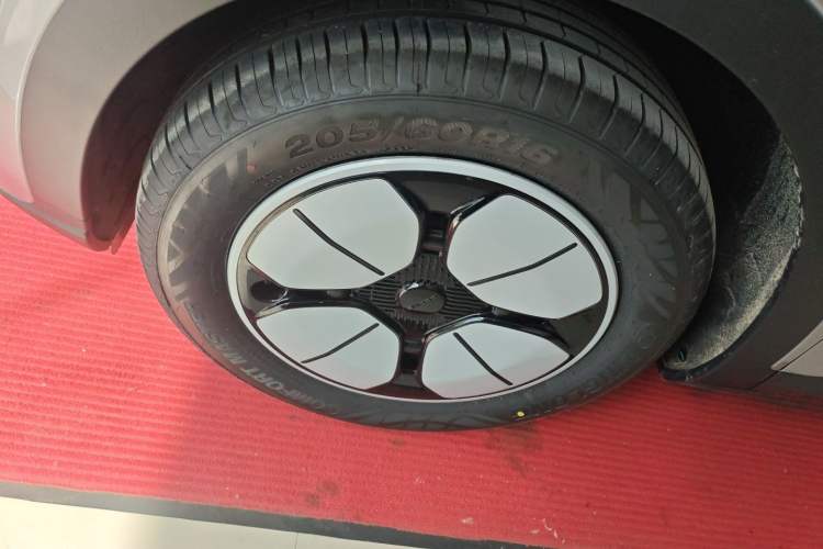 Used Geely Galaxy Geome 2026 Model 410km Carefree Edition Left Front Wheel Hub