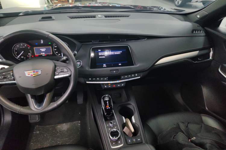 Used Cadillac XT4 2023 28T Two-Wheel-Drive Luxury Version